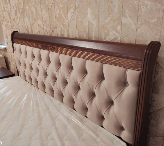 Классическая деревянная спальня Селена