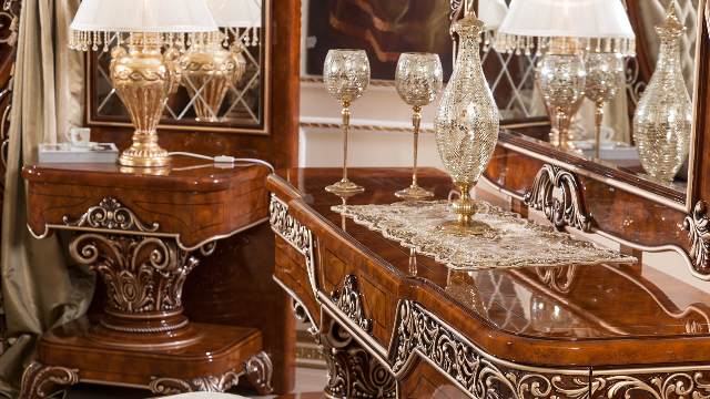 Ореховая спальня Якут в стиле барокко Ореховая спальня Якут в стиле барокко