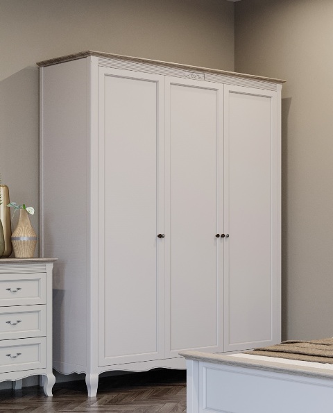 Трехдверный белый шкаф из ясеня Селена