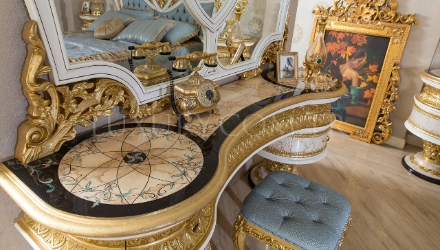 Голубая кровать с золотом в спальню София Голубая кровать с золотом в спальню София