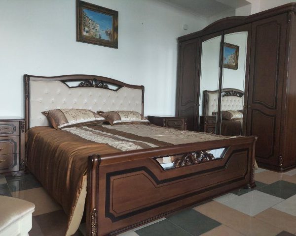 Коричневая деревянная спальня Версаль