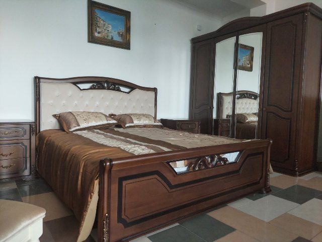 Коричневая деревянная спальня Версаль Коричневая деревянная спальня Версаль