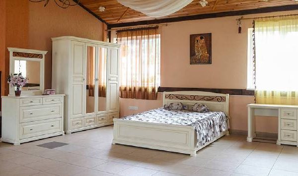 Дубовая классическая спальня Виктория