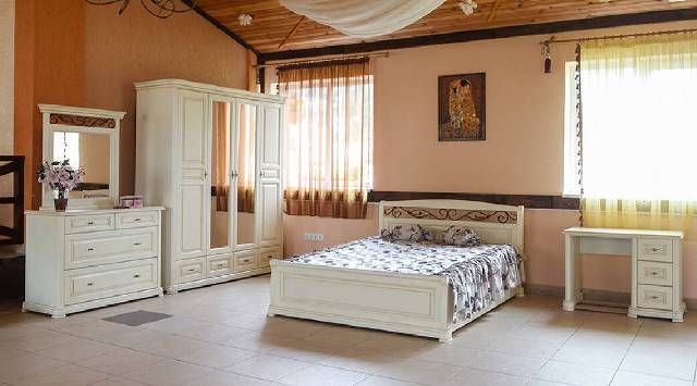 Дубовая классическая спальня Виктория