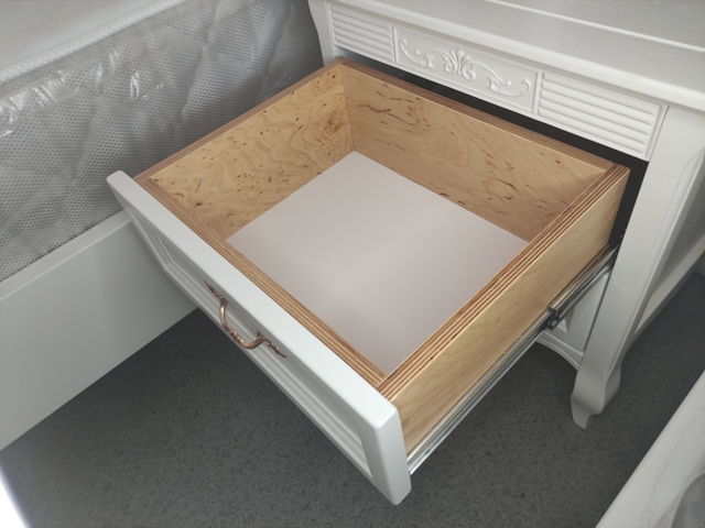 Классическая деревянная спальня Селена