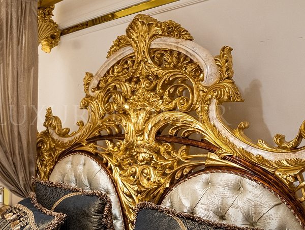 Золотая кровать с балдахином Королева