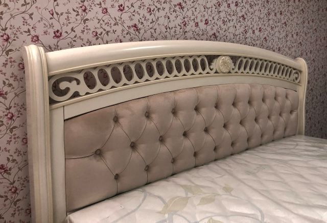 Белая деревянная спальня Доминика