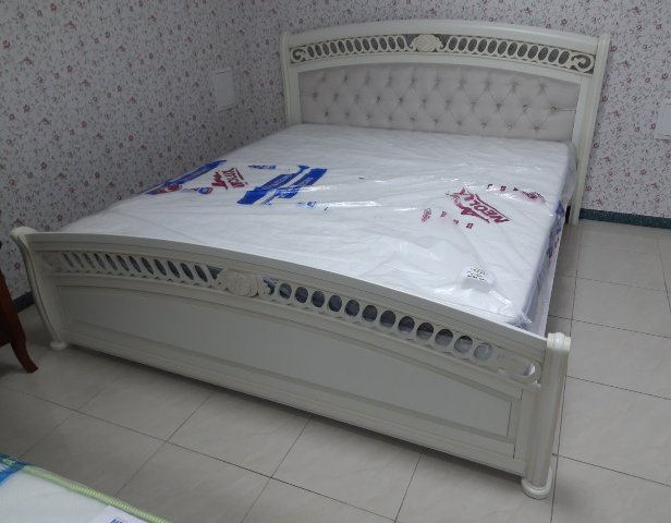 Белая деревянная спальня Доминика