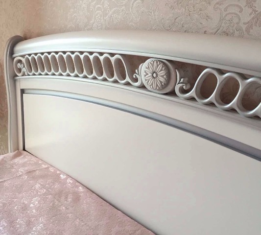 Белая деревянная спальня Доминика