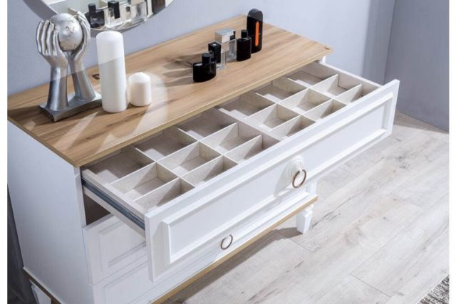 Белая спальня Мила