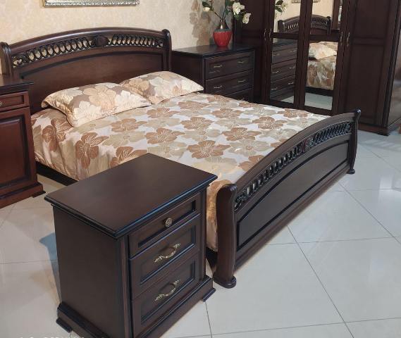 Темная мебель для спальни Доминика