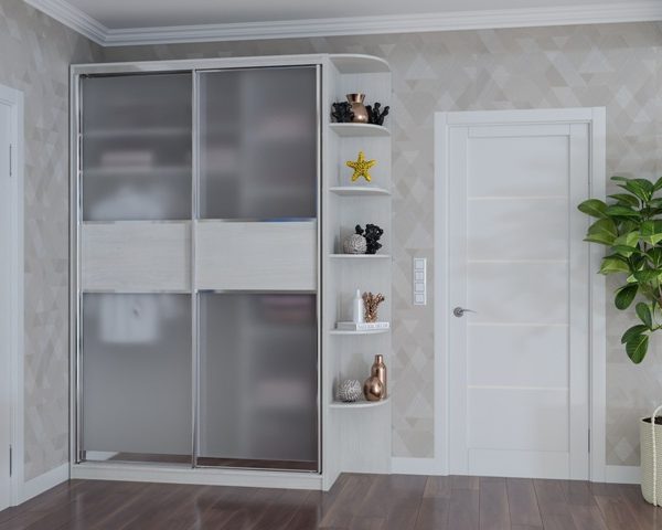 Белый шкаф-купе с угловой полкой