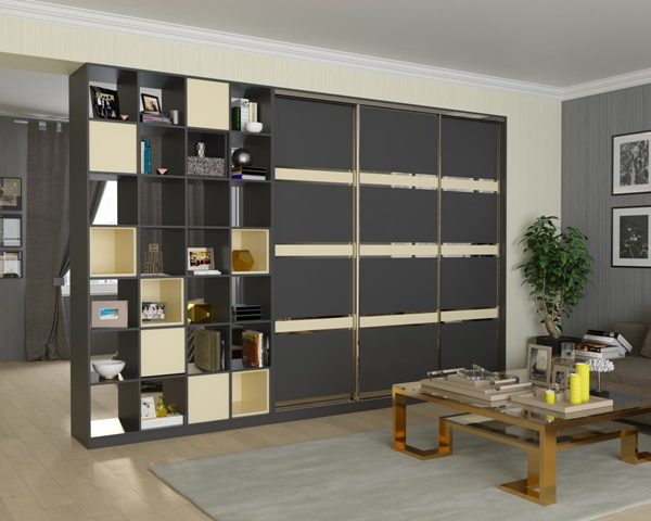 Серый шкаф-купе с этажеркой