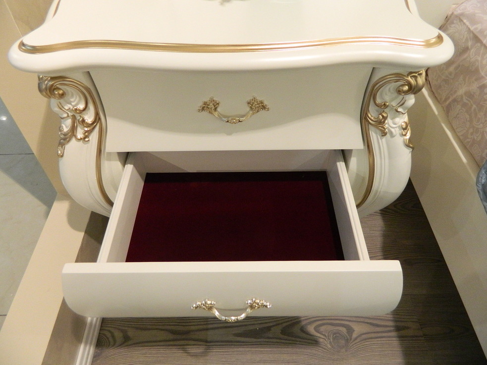 Дутая прикроватная тумбочка Пале Рояль, Энигма