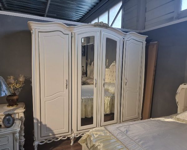 Классический шкаф с зеркалами Шарм