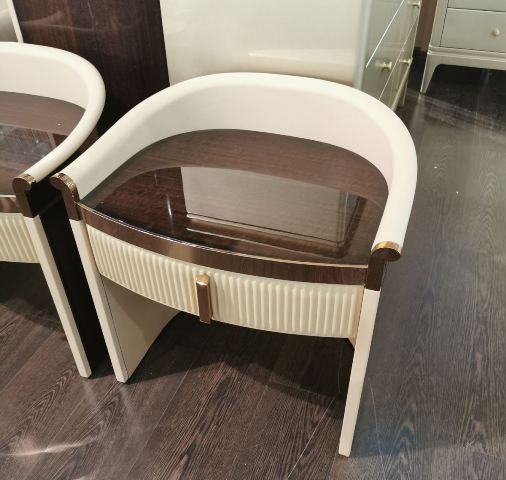 Бежевая прикроватная тумбочка 1245