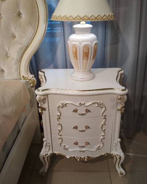 Фото: Тумба прикроватная классическая белая