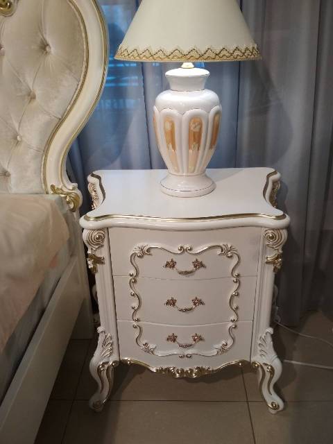 Фото: Тумба прикроватная классическая белая