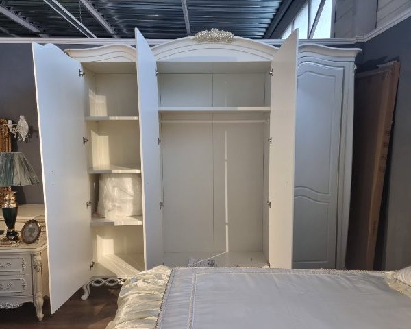 Классический шкаф с зеркалами Шарм