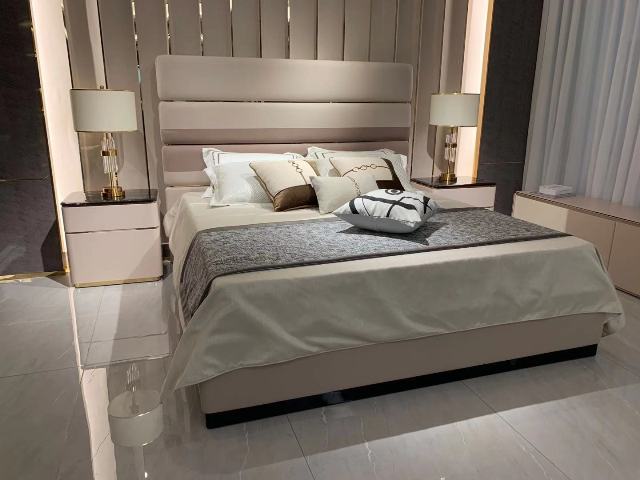 Бежевая современная кровать Беатриче