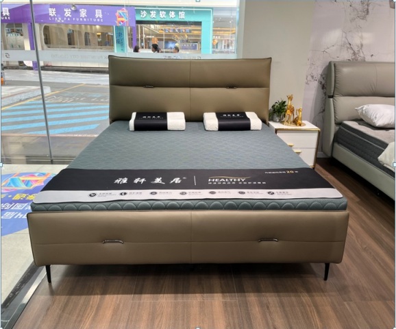 Современная кровать Мила 1822