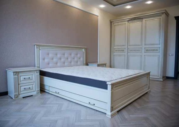 Белая спальня Елена из массива ясеня