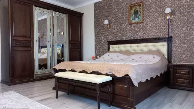 Ореховая деревянная спальня Фаворит, ясень Ореховая деревянная спальня Фаворит, ясень