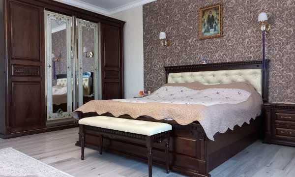 Ореховая деревянная спальня Фаворит, ясень