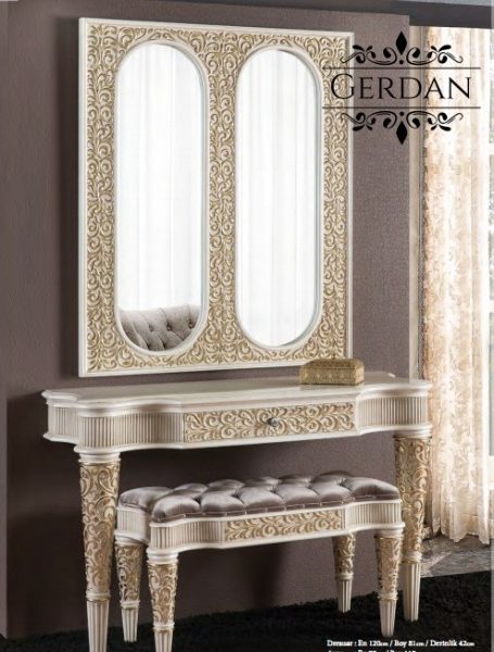 Біла консоль із золотом Герда