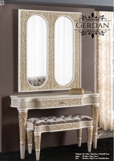 Белая консоль с золотом Герда Белая консоль с золотом Герда