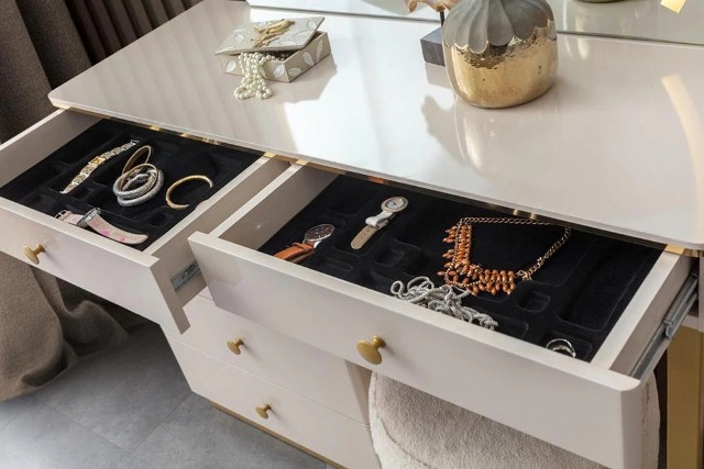 Белая спальня Золото