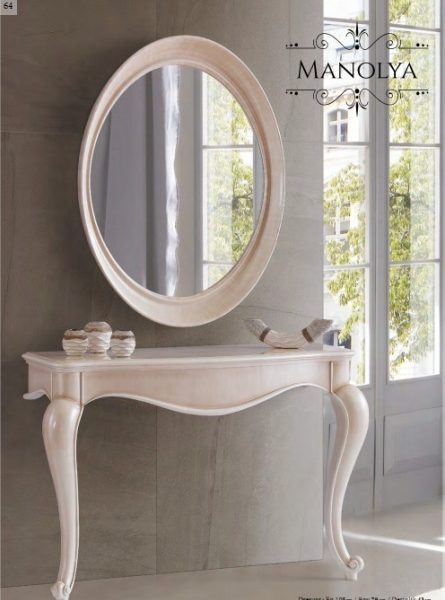 Светлая классическая консоль Магнолия