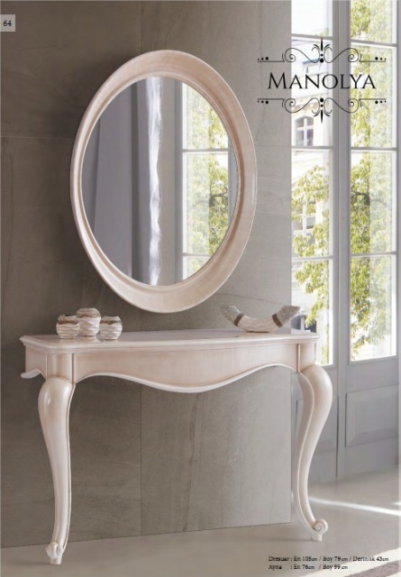 Светлая классическая консоль Магнолия Светлая классическая консоль Магнолия