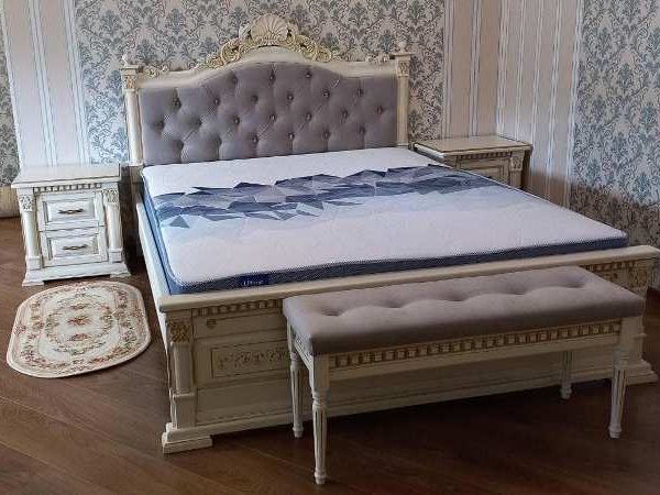 Белая спальня Монарх Плюс из ясеня