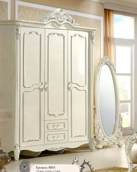 Классический трехдверный шкаф Миледи