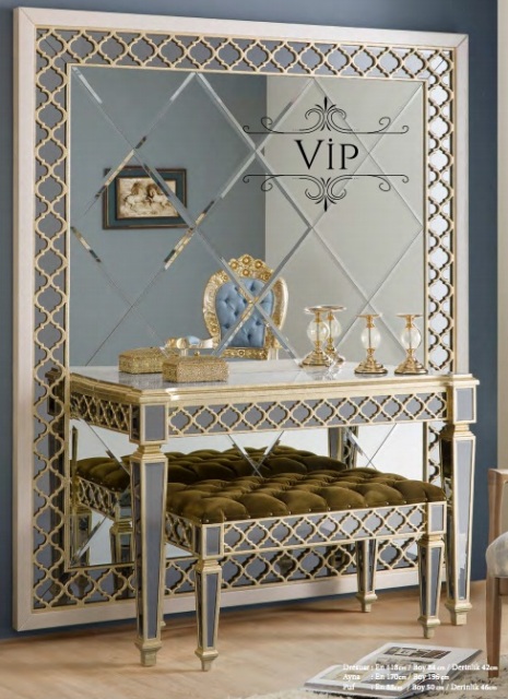 Зеркальное панно с консолью Вип