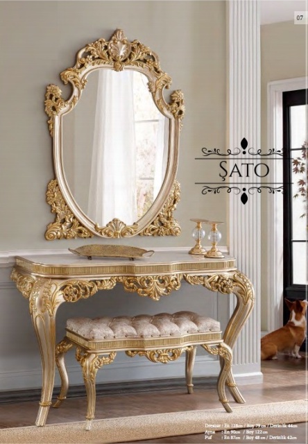 Золотая консоль с зеркалом Сато Золотая консоль с зеркалом Сато
