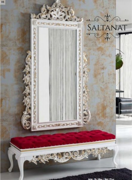 Белое зеркало с пуфом Султана