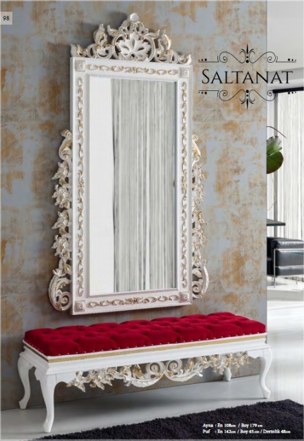 Белое зеркало с пуфом Султана