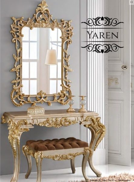 Золотая консоль с резным зеркалом Ярен