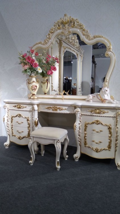 Афина белая мебель для спальни с золотом