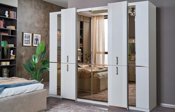 Распашной шкаф для спальни Крем