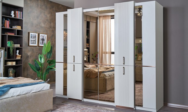 Распашной шкаф для спальни Крем