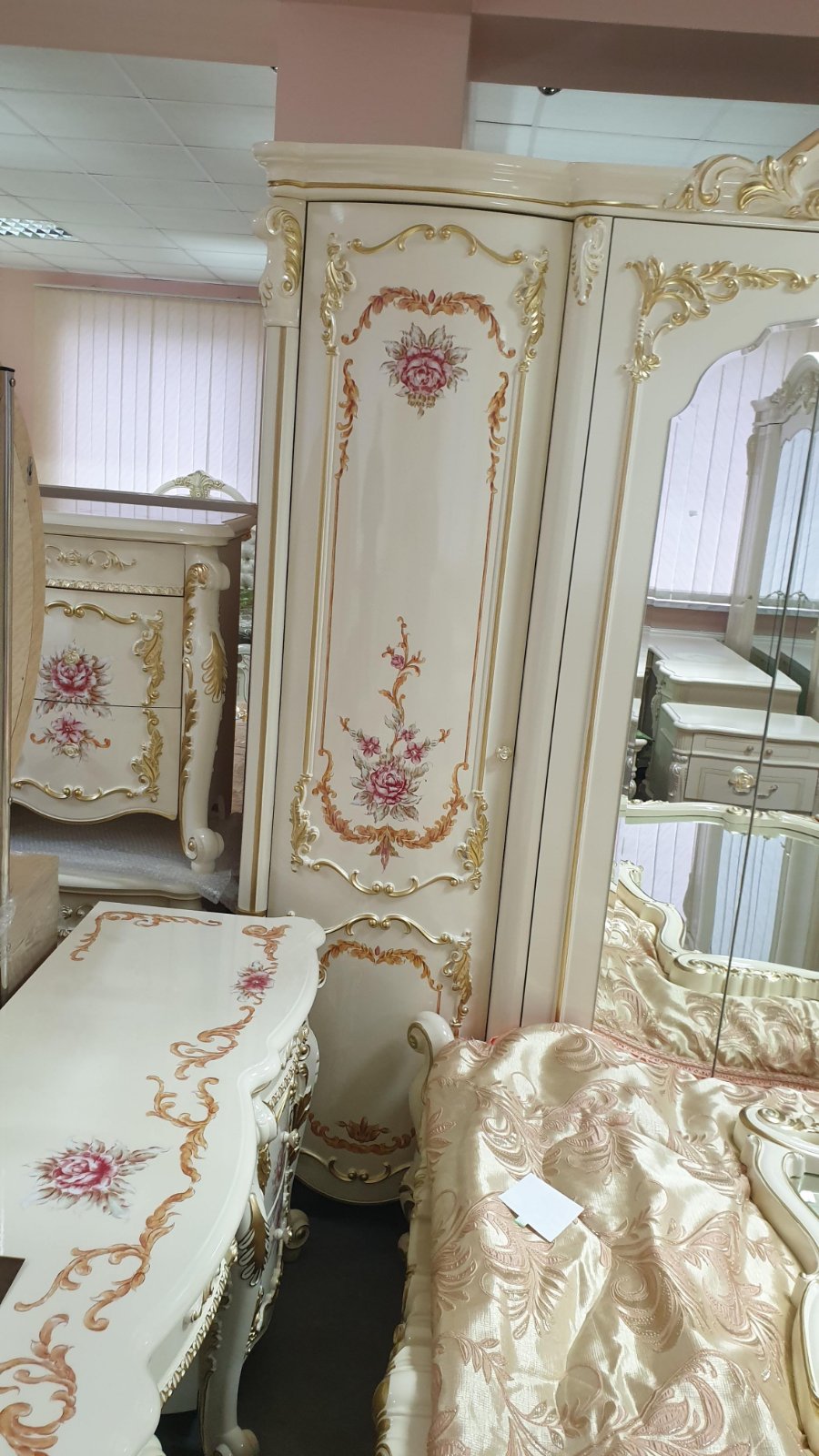 Классическая белая спальня Афина