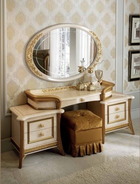 Мелодия -итальянский туалетный столик