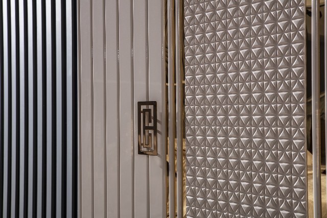 Современный шкаф с зеркалом Альмира, NEW