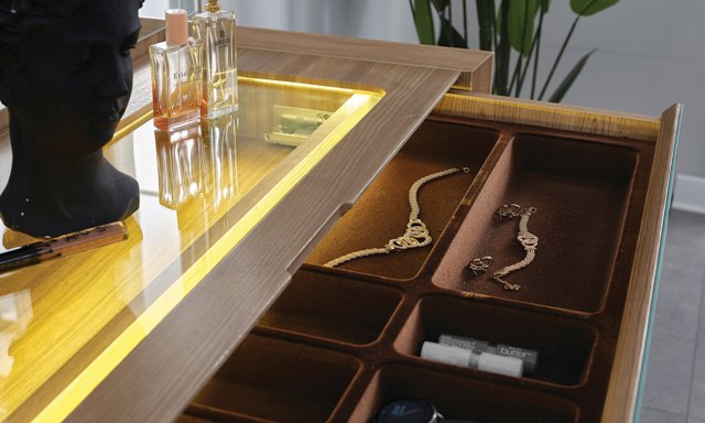 Осло-спальня в стиле модерн, Идол