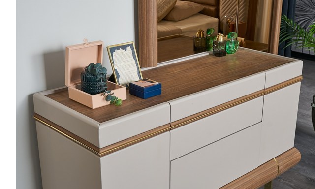 Турецкая спальня Кумсал, Идол