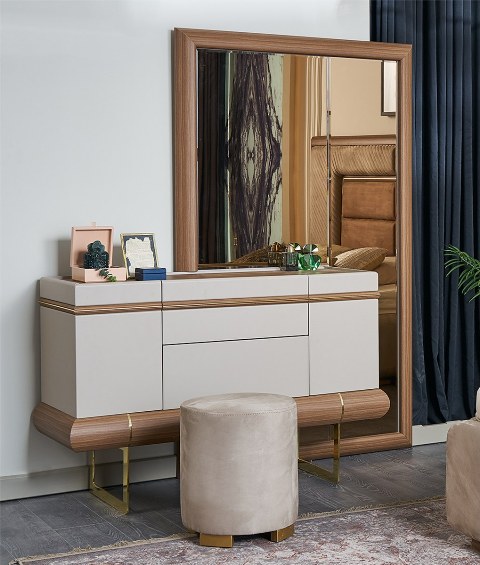 Турецкая спальня Кумсал, Идол