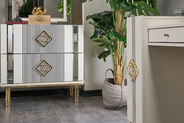 Белая современная мебель в детскую Майя, Идол